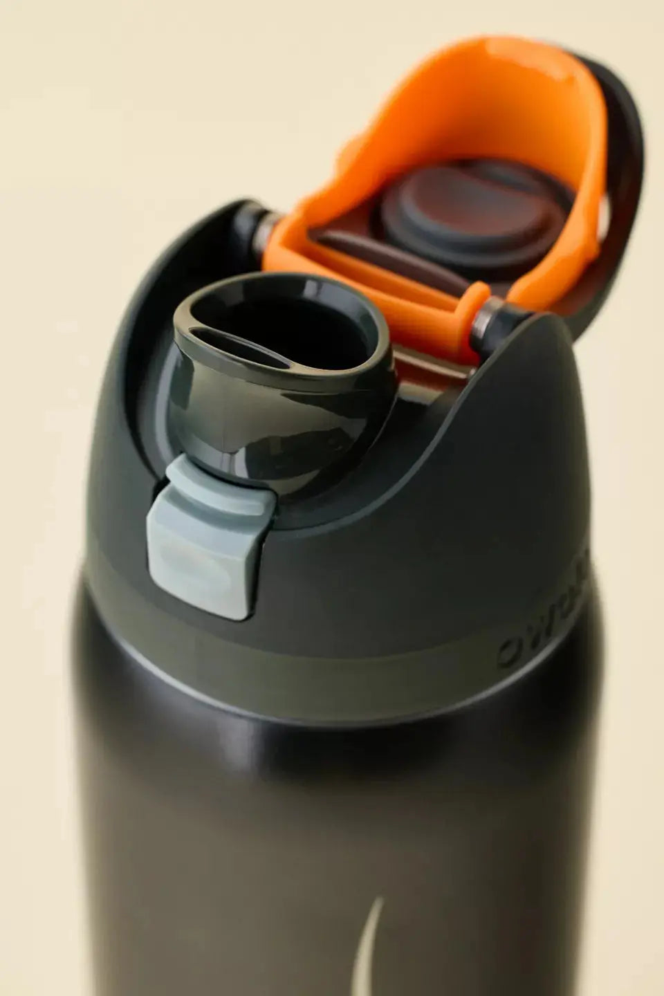 Owala UO Exclusive FreeSip 32 oz Water Bottle Ovvala